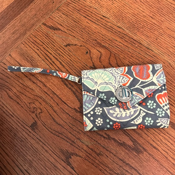 Vera Bradley wristlet wallet- Never Used, Like New Condition - Picture 1 of 4